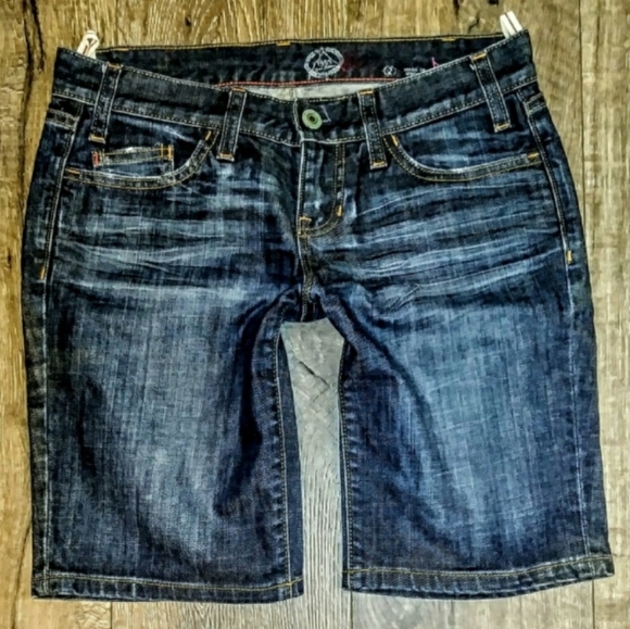 Gap Shorts Size 2 Bermuda Flap Pockets EUC - Picture 2 of 8